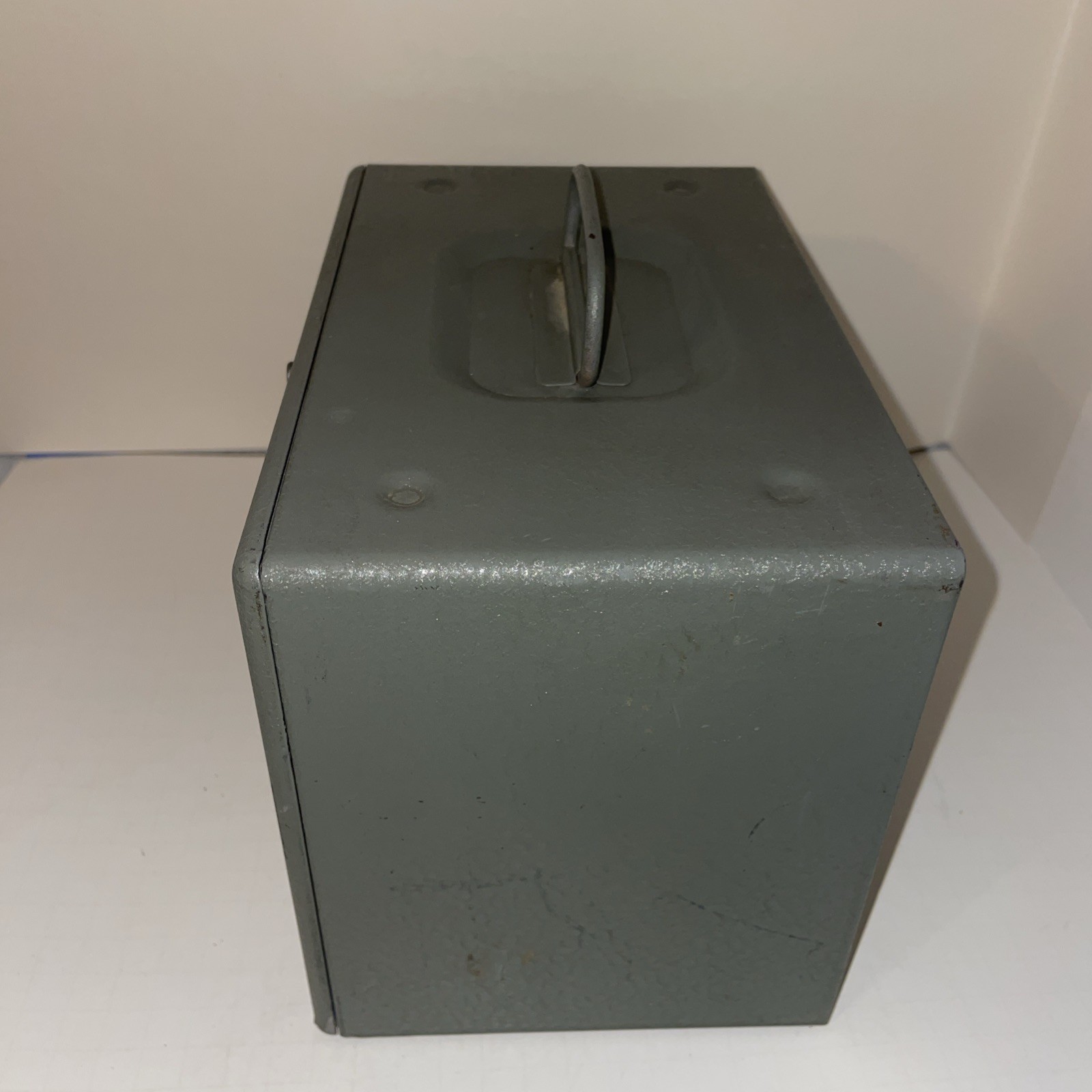 Brumberger Metal Case For 12 Reels – 5″ & 6″ Reel Canisters Included – No Reels