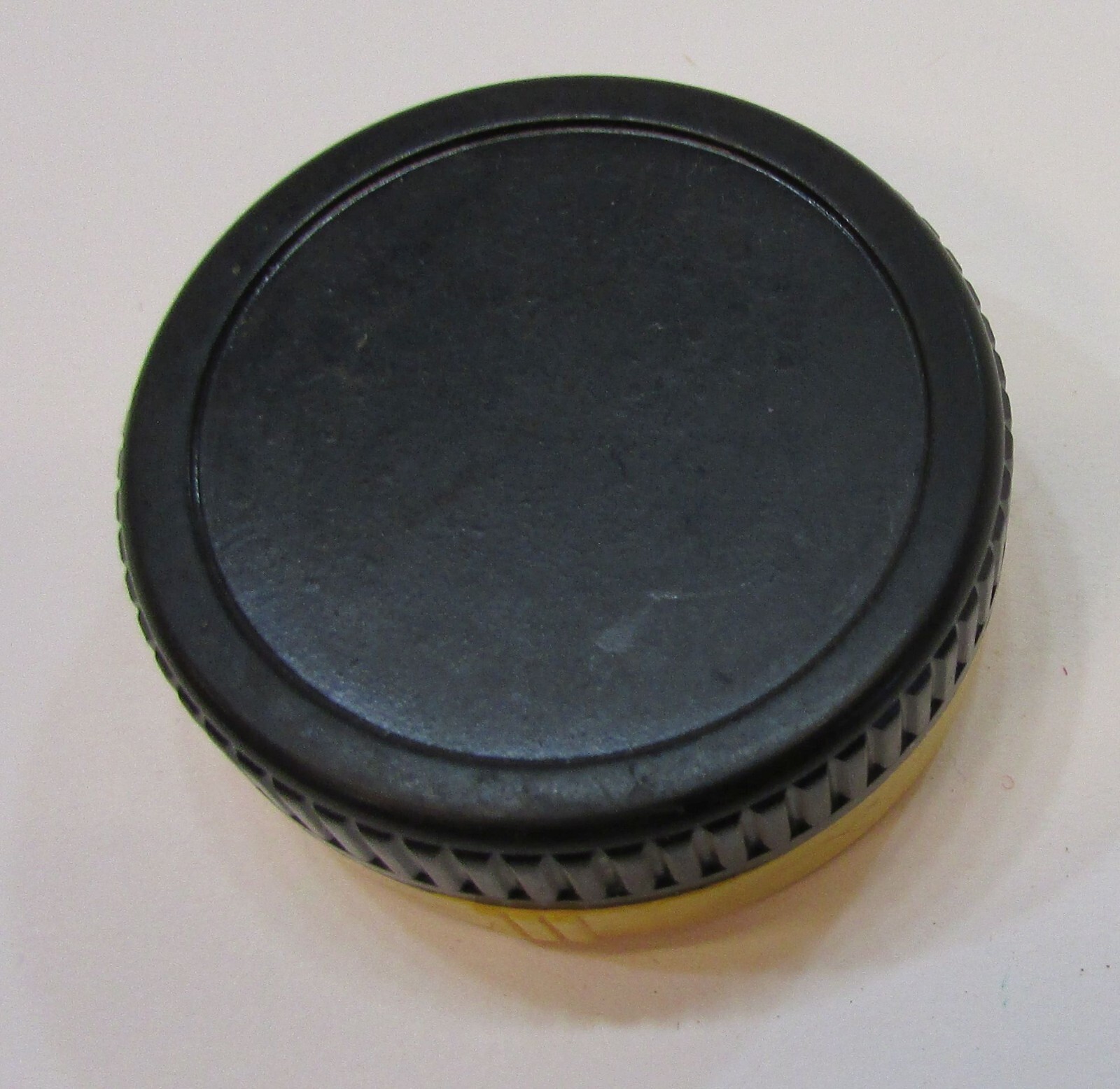 Vintage 1960’s Kodak Filter Yellow Black Plastic Case 2″ dia Round Screw Lid Box
