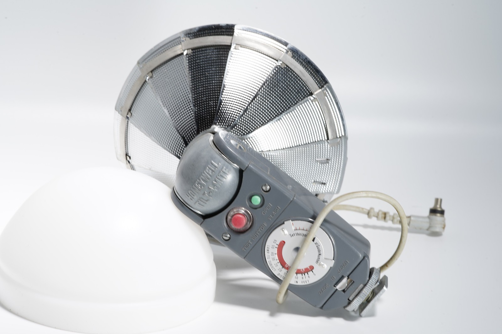 Honeywell Tilt-A-Mite Camera Flash Collapsible Fan Style untested w capacitor ok