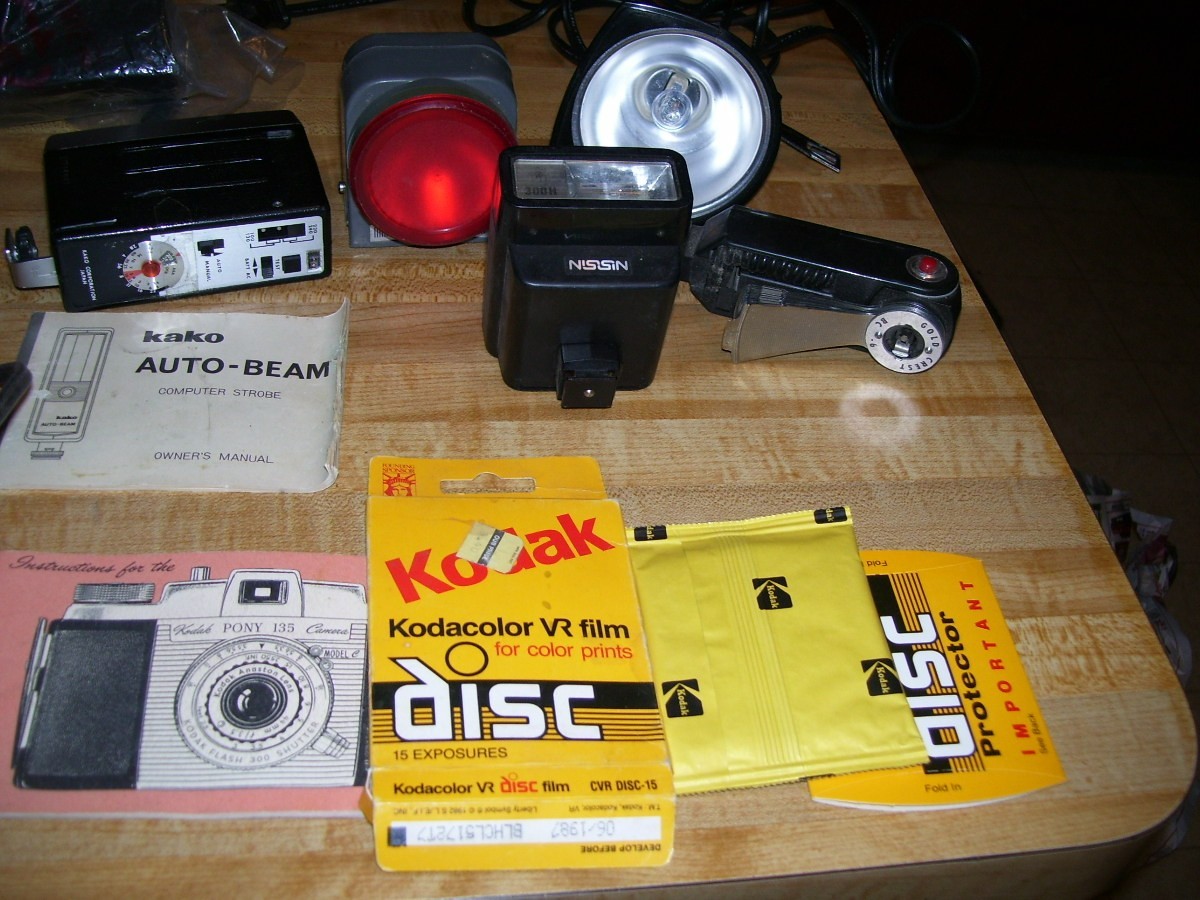 Lot #8F Vintage Camera Accessories Movie Light Flash Units Photo Meter Film More