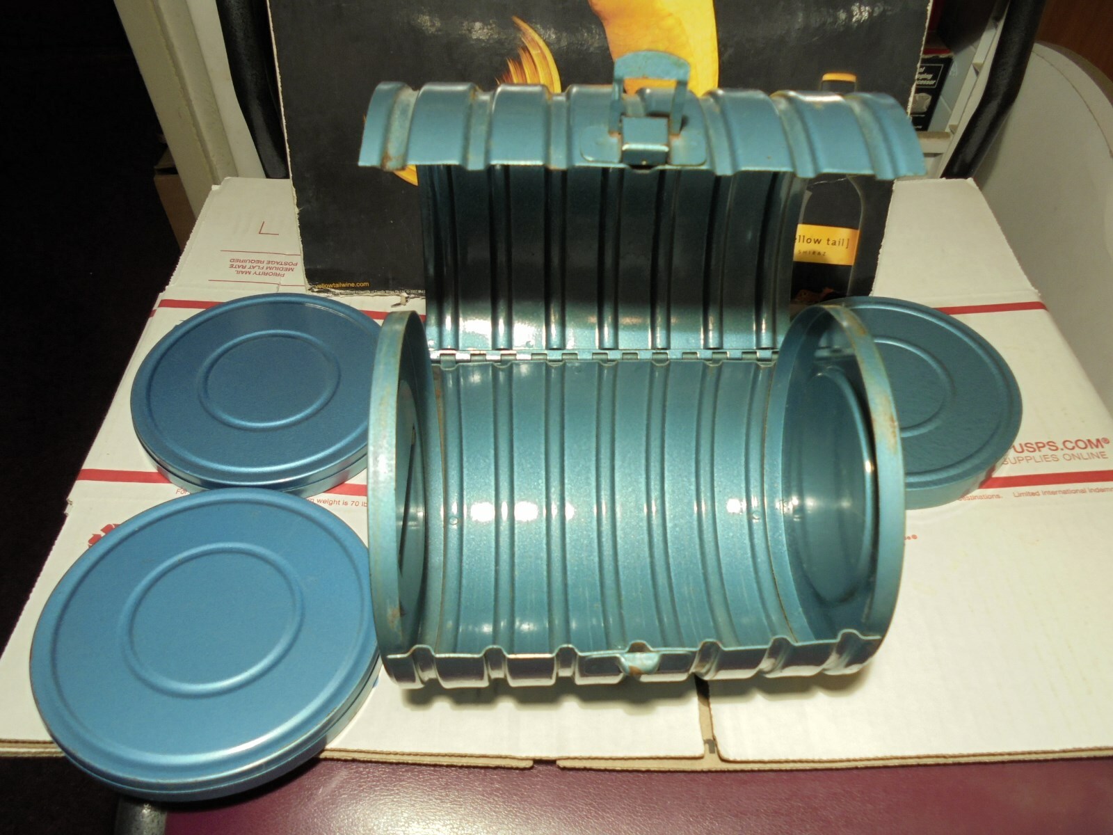 8 MM COMPCO 5-TIN CANISTERS 5-REELS 1-LG RETRO TOTE CARRIER