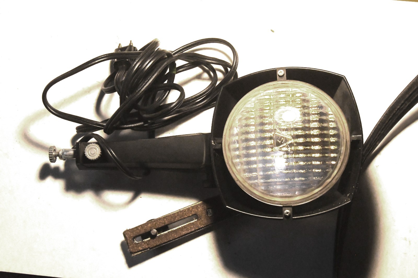 Vintage Super 88 650 Watt Sealed Beam Movie Light w/cord & case by Westinghouse