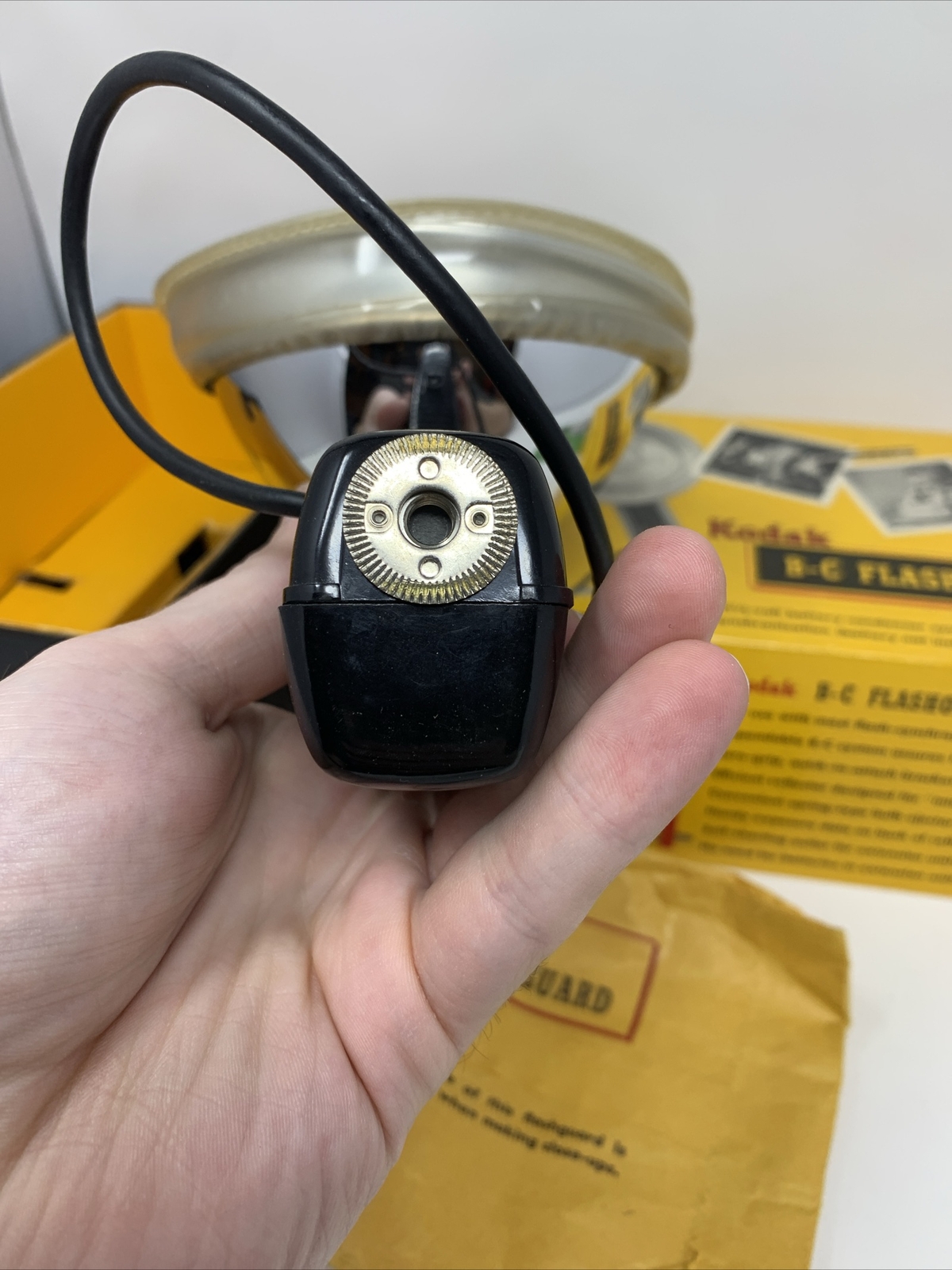VINTAGE 1950’s KODAK STANDARD FLASHOLDER – With Original Book. Read Description