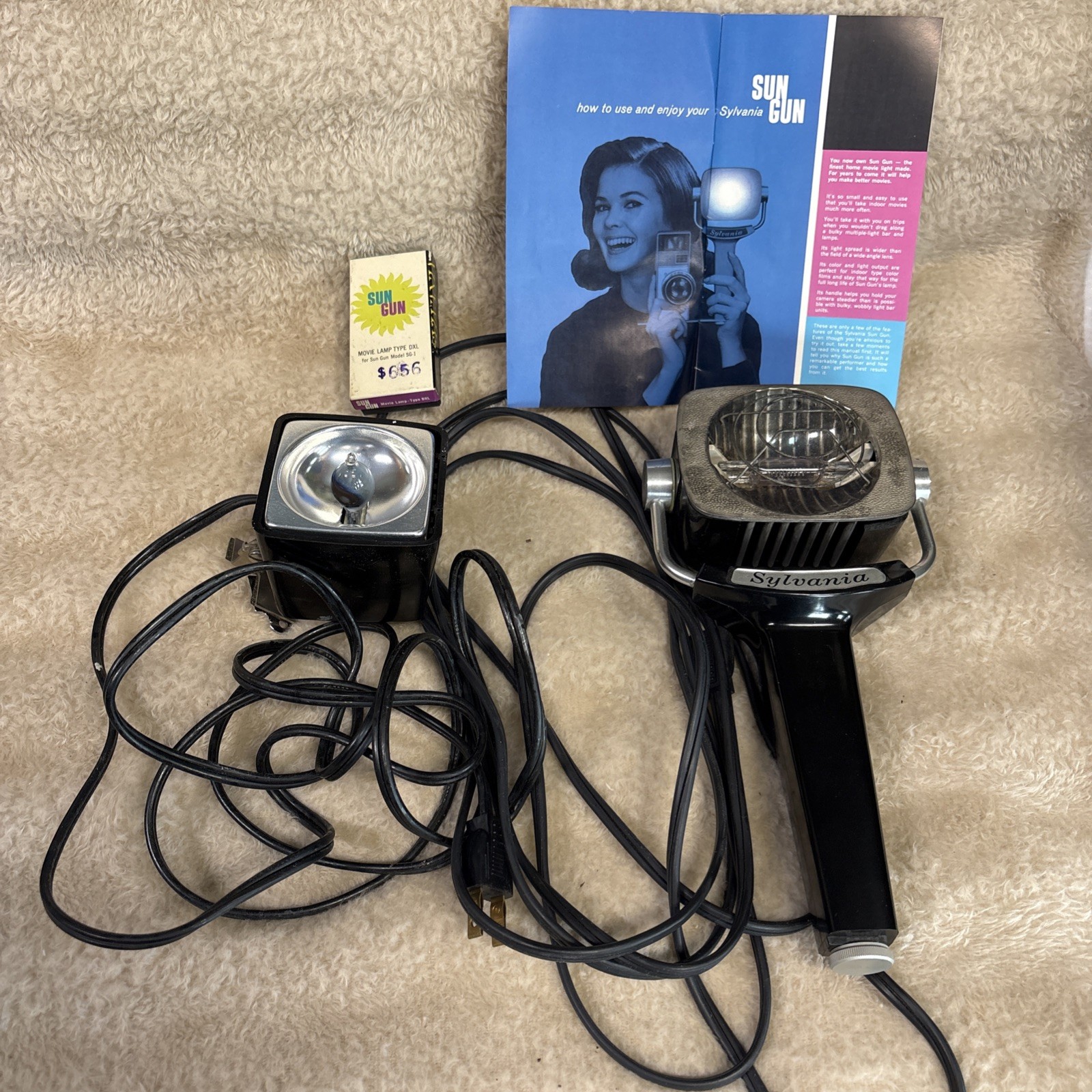 Vintage Sylvania Sun Gun Movie Light SG-50 & Atlas Warner Q-88 Super 8 Light