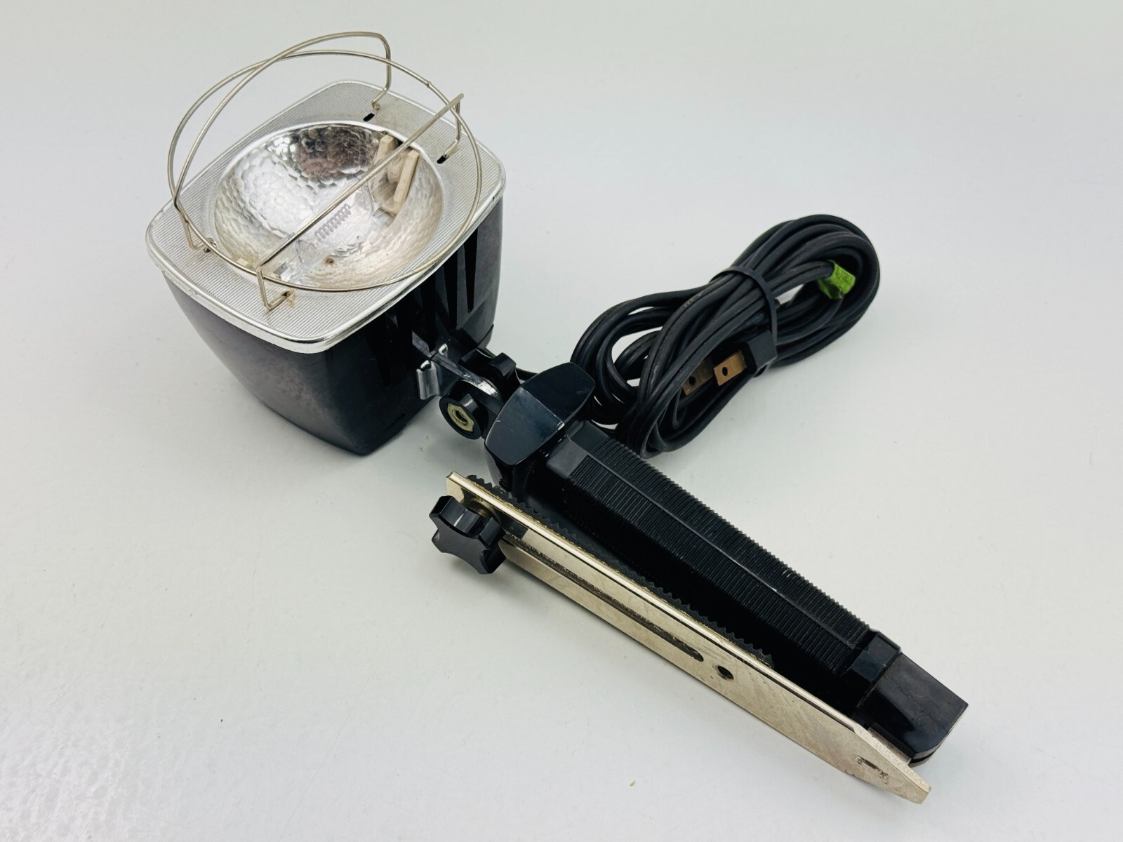 Vintage Sylvania Sun Gun II Movie Light SG-55 Lamp Light & Heat Guard Mountable