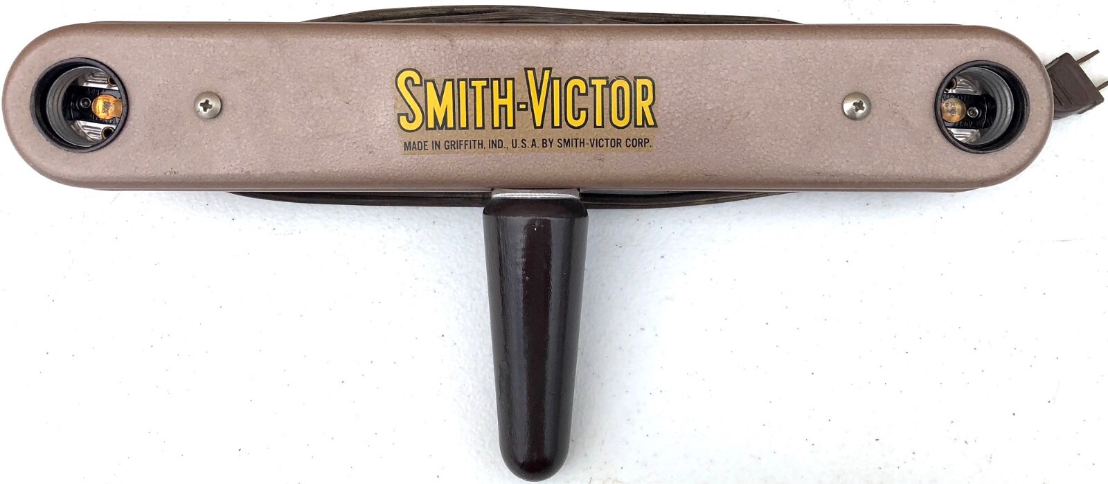 Vintage 1950’s Smith Victor L2 Dual Bulb Light Bar for Film – WORKS GREAT!