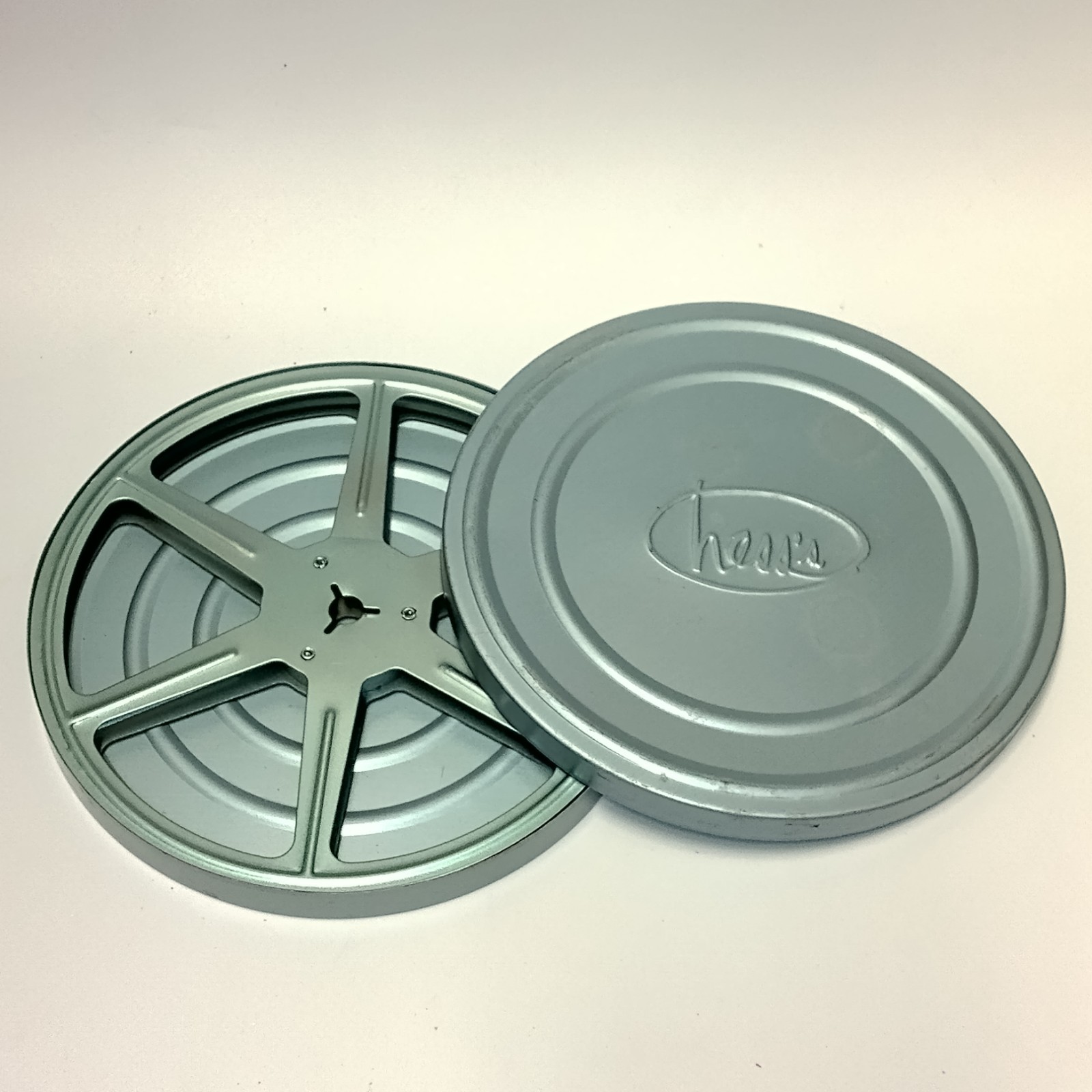 Vtg Hess’s Department Store 8mm 6″ Empty Movie Reel Metal Case