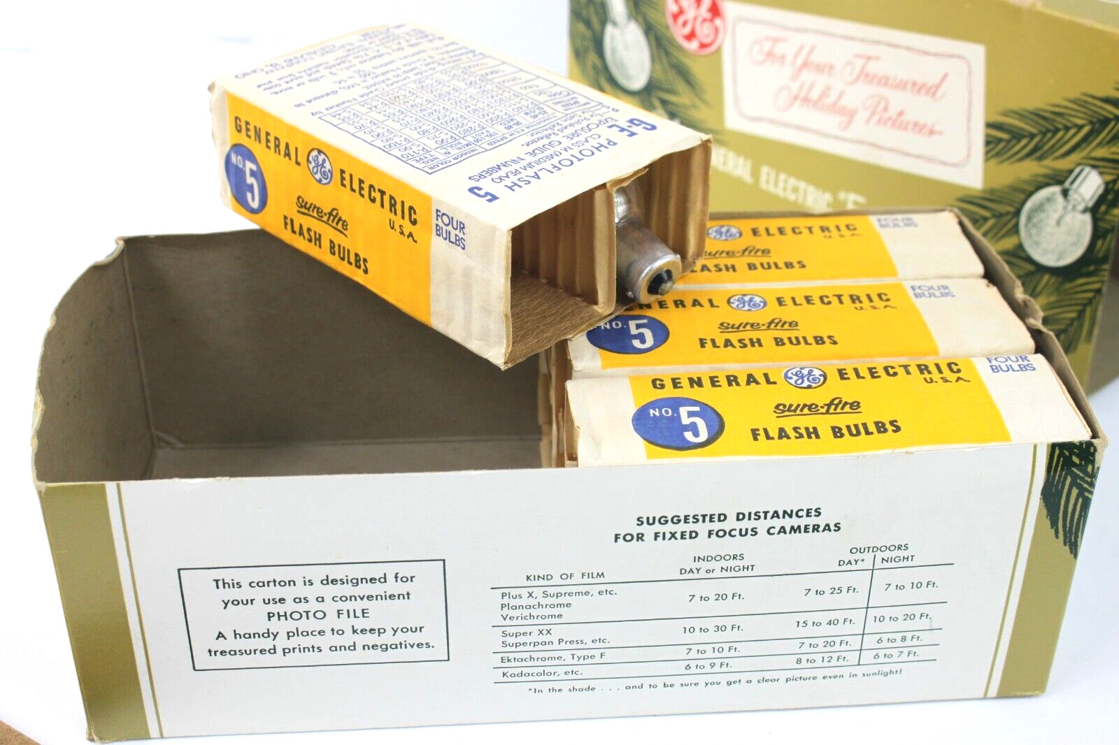 NOS GE #5 Flash Bulbs in Vintage Holiday Photo File Box, 15 bulbs total