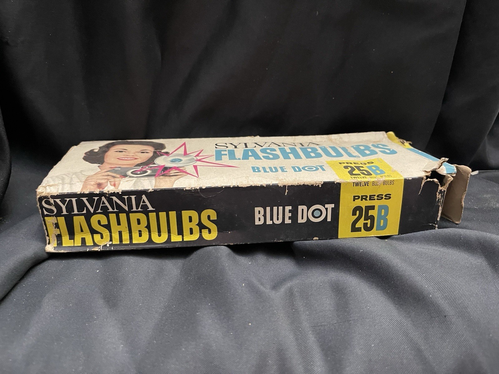 Vintage Sylvania Flashbulbs Blue Dot Press 25B Box w/ Blue Bulbs c1960s