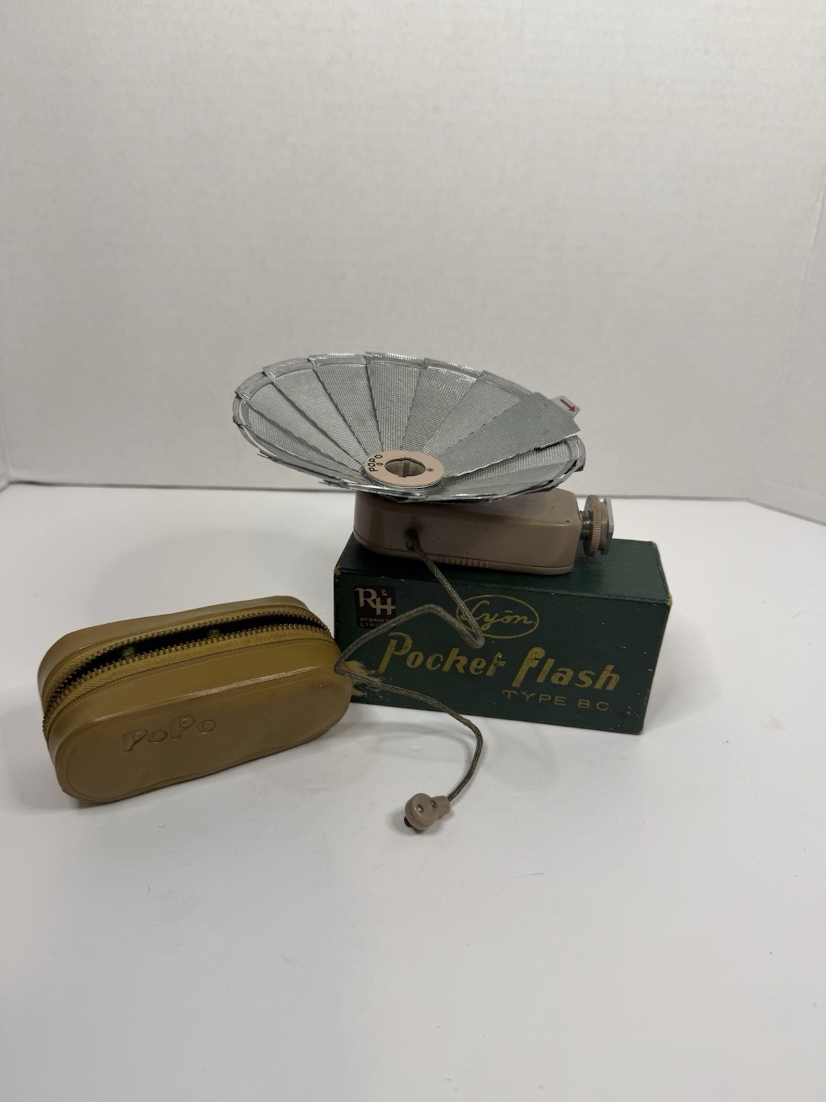 Vintage Lyon Pocket Flash Type B.C. No Battery Has Original Capacitor