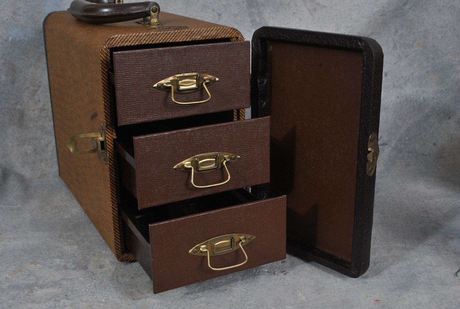 Barnett & Jaffe of Philadelphia Portable Baja Slide Case That Holds 300 Slides