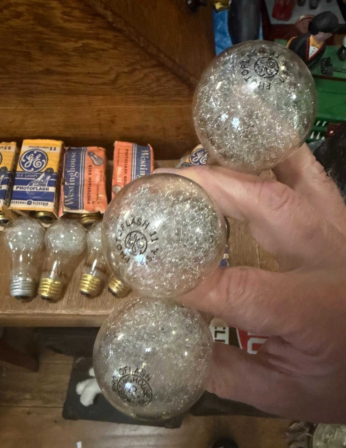 Lot of 13 Vintage Westinghouse and GE Photoflash No.11 Bulbs