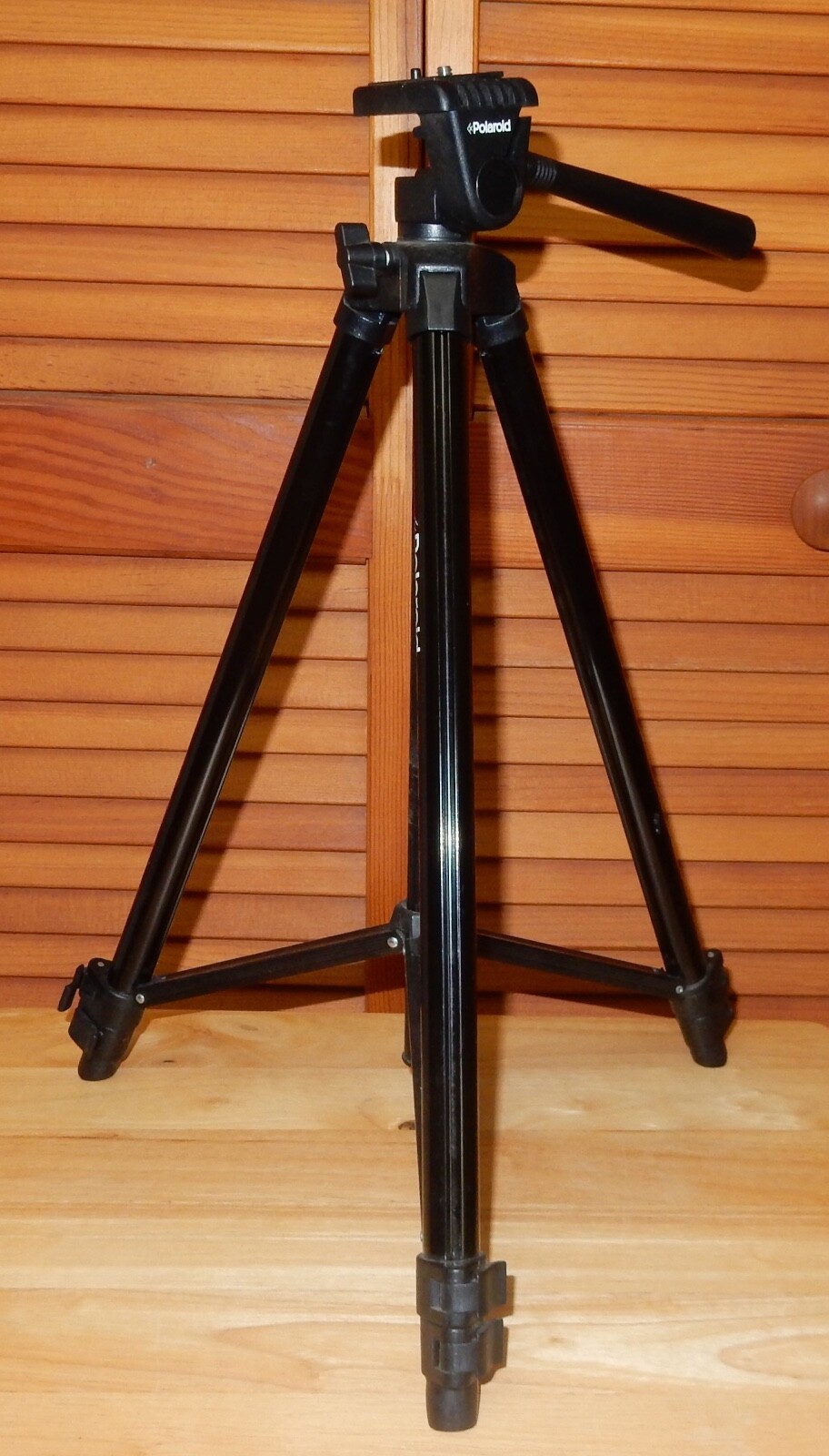 Polaroid Adjustable Height Digital Camera Tripod, 18 1/2″ – 43 1/4″
