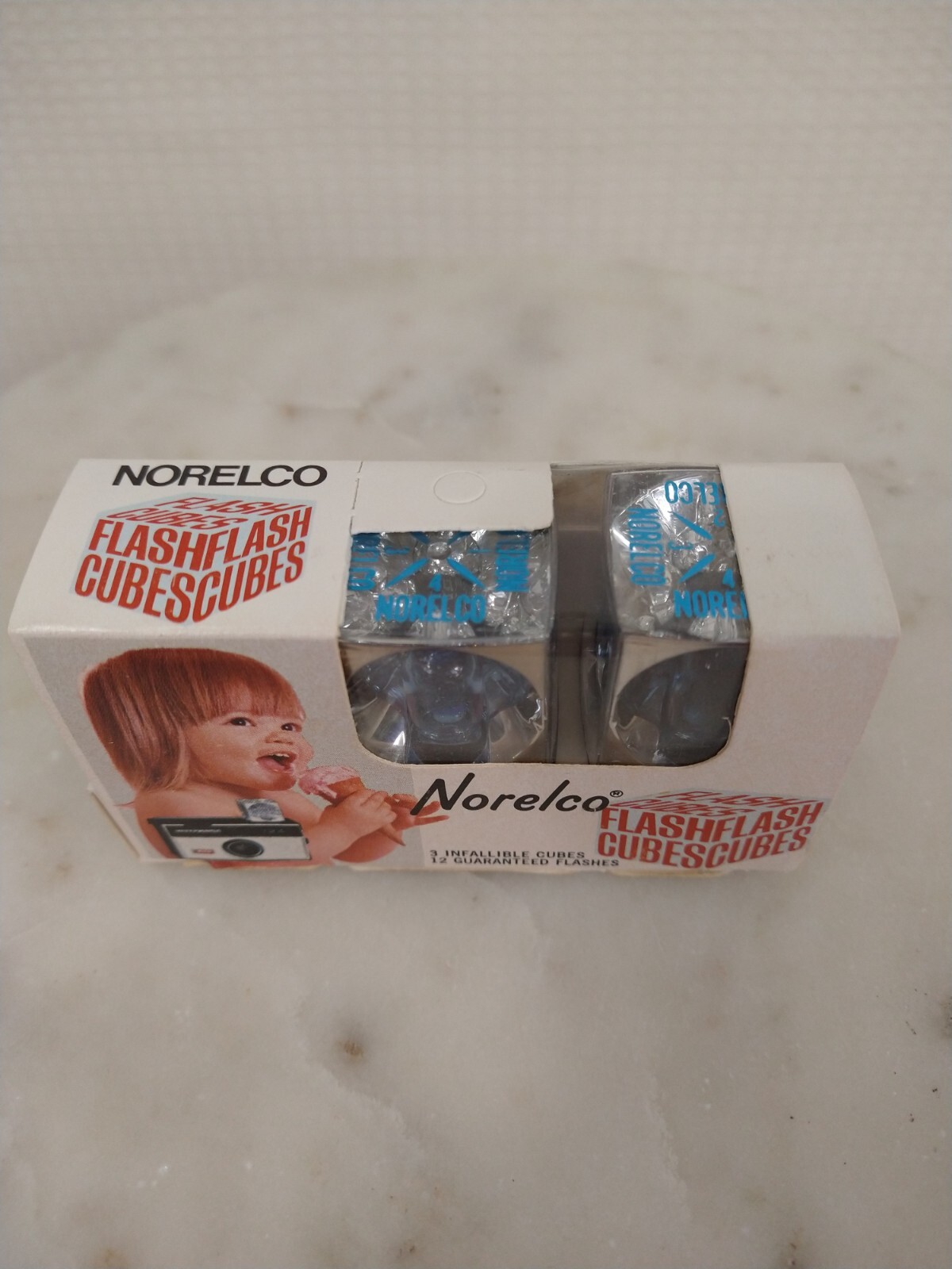 Vintage Norelco Flash Cubes 36 Cubes 144 Flashes Full Case Counter Display NOS