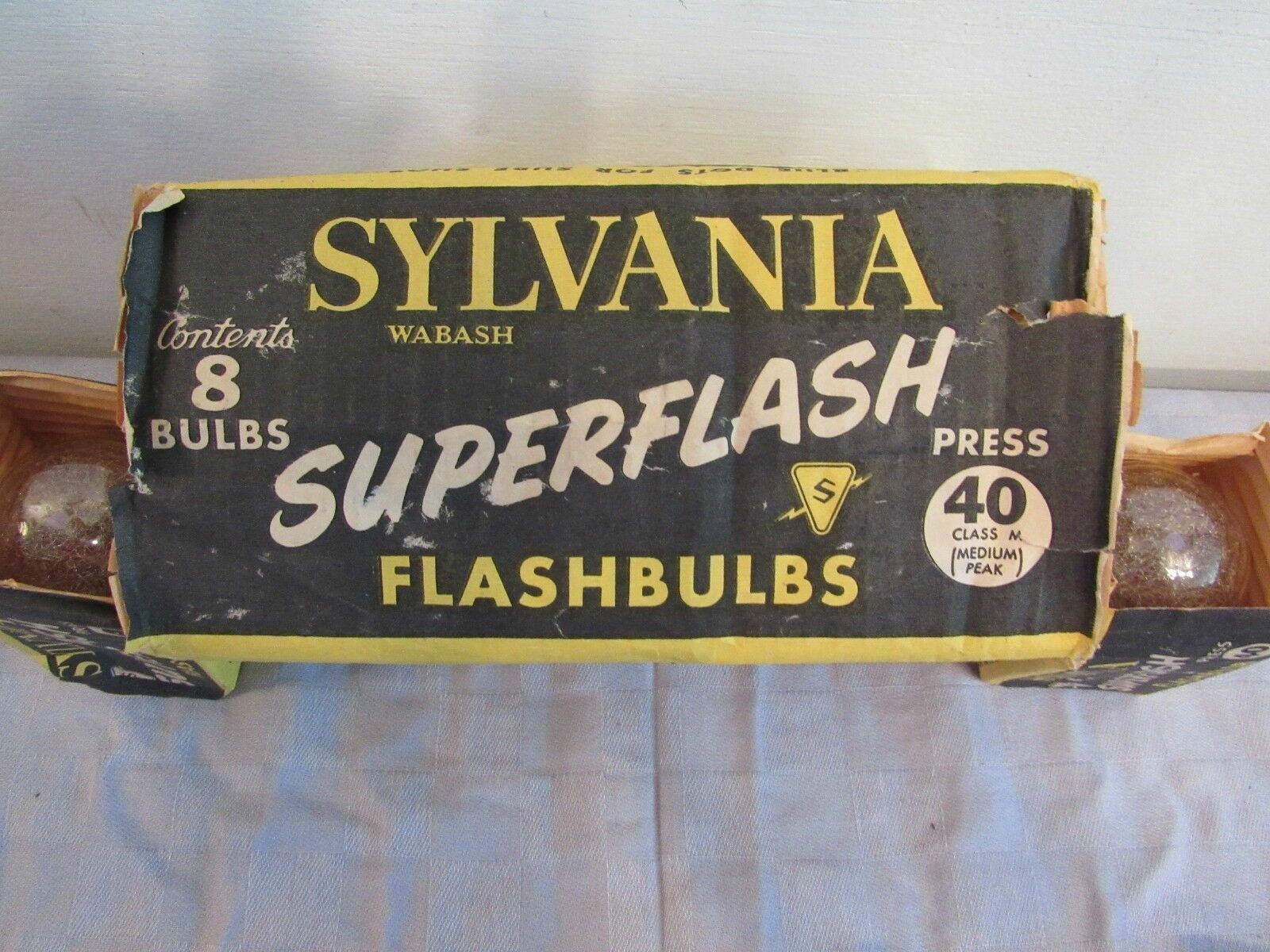 Vtg Flash Bulbs Lot Westinghouse Sylvania Flashbulbs Mixed Props Display