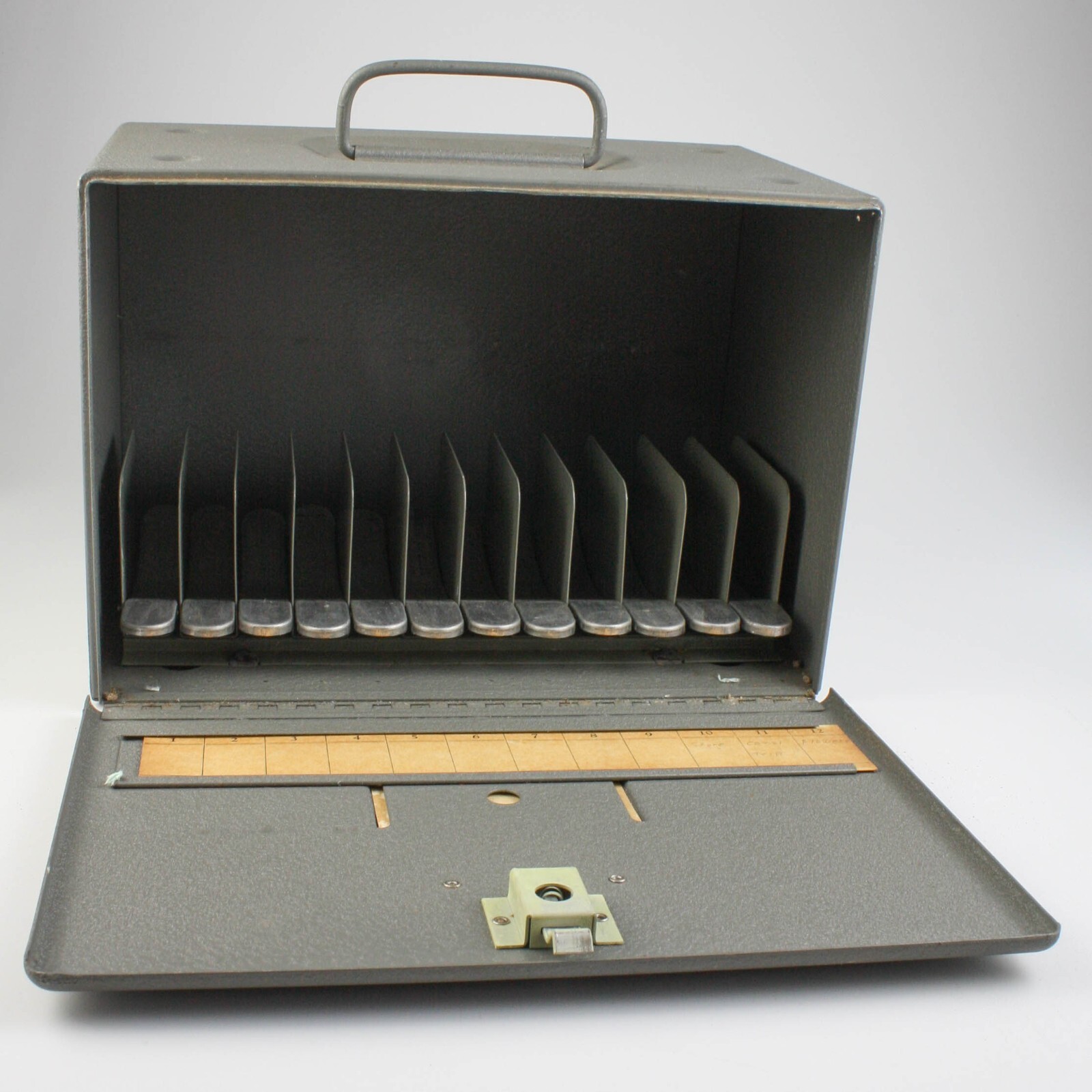 Brumberger – Gray Metal – 8mm Movie Film Storage – Vintage Case for 12 5″ Reels