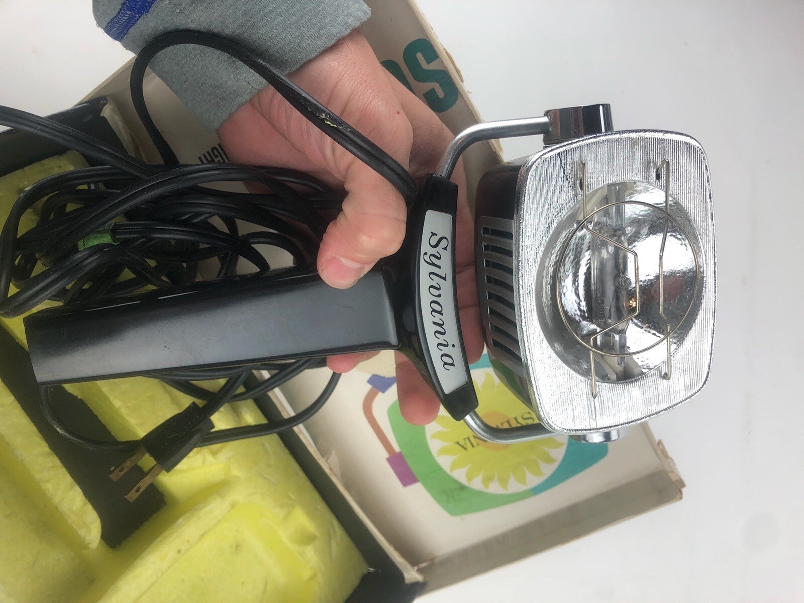 VINTAGE 1962 SYLVANIA SUN GUN II MOVIE LIGHT SG-55 Bulb Needs Replaced
