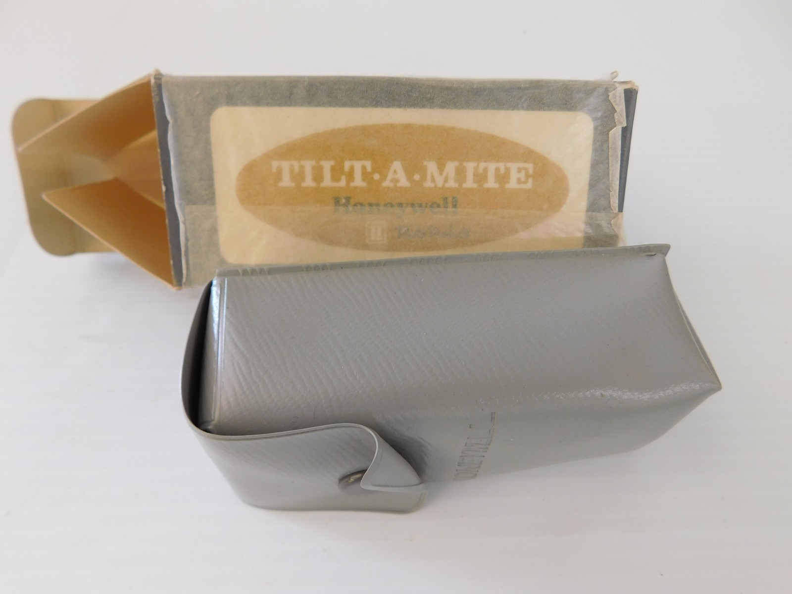*JM* Honeywell Tilt-a-Mite Flash Unit with Bloom Reflector Cat No 219 (THQ120)