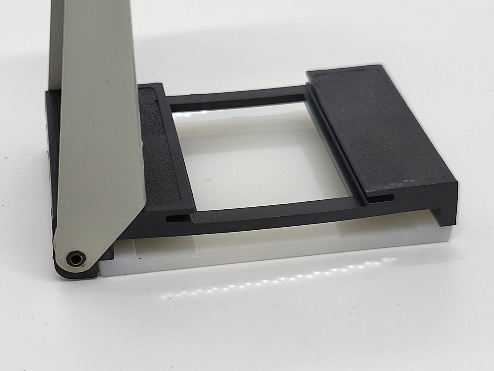 Magnifying device for viewing photographic films and transparencies, 5x USSR
